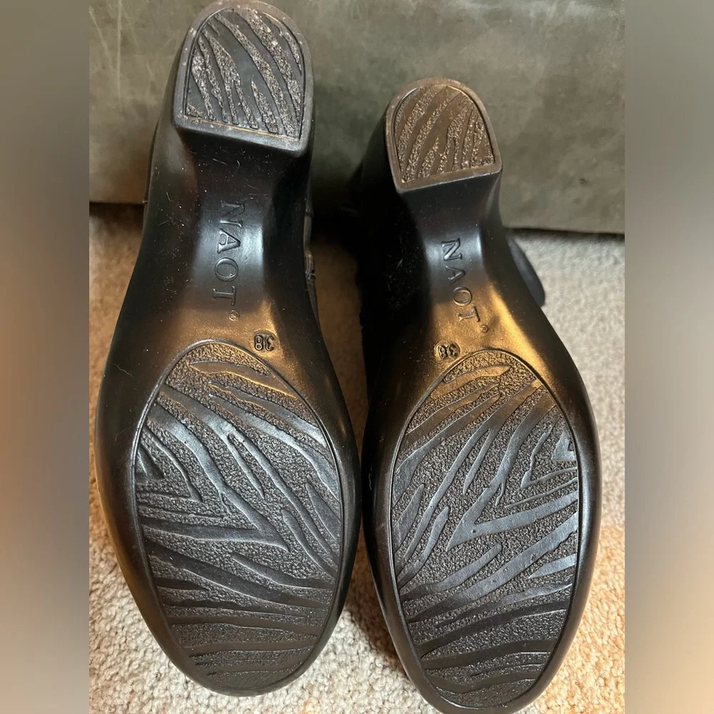 NAOT BLACK LEATHER SLOUCH ANKLE BOOTS 7 EUC - Picture 3 of 4